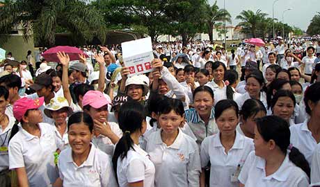 Trabajadores vietnamitas de Nike piden subidas salariales. (FOTO:AP)