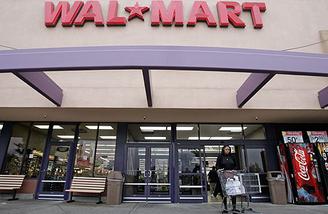 Entrada a una tienda de Wal Mart en California. La cadena minorista Wal-Mart ha racionado la venta de arroz. (Foto: AP)