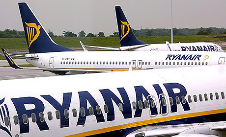 Aviones de Ryanair en el aeropuerto de Dubln. (Foto: EFE)