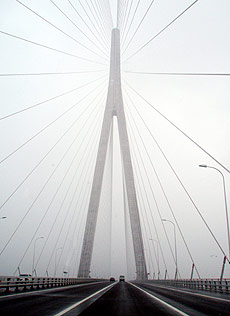 El puente de Sutong, en la provinvia de Jiangsu, en China. (FOTO:AFP)