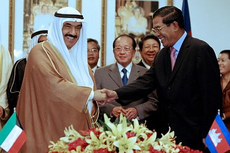 El primer ministro kuwait Sheikh Nasser ha cerrado varios acuerdos con su homlogo camboyano Hun Sen para la exportacin de petrleo y gas. (Foto: AFP)