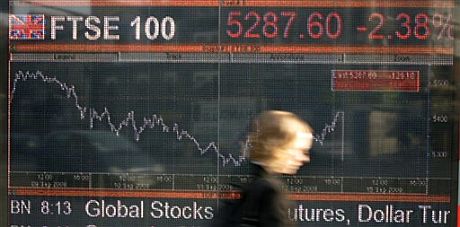 Una pantalla que muestra la caída en la Bolsa de Londres. (Foto: AP)