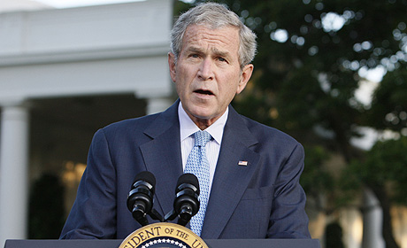 Bush, durante su breve comparecencia en la Casa Blanca. (Foto: AP)