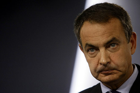 Zapatero, durante su comparecencia para anunciar las neuvas medidas. (Foto: REUTERS)