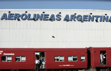 El Parlamento argentino aprueba la ley para expropiar Aerolneas. (Foto: EFE)