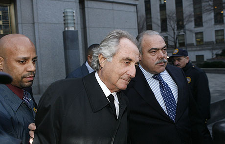 Madoff sale de declara en la Corte Federal de Nueva York. (Foto: REUTERS)