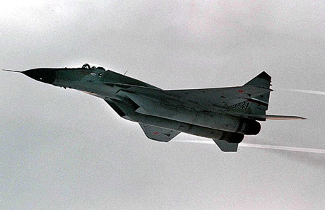 Un MiG-29 vuela junto a la base area de Zhukovsky, cerca de Mosc. | AP