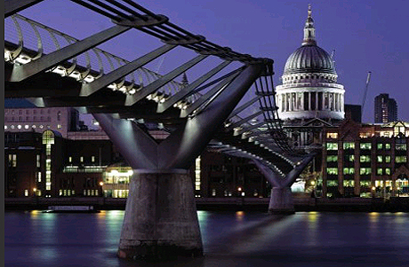 Imagen del Puente del Milenio, obra de Norman Foster, en Londres. | Foster+Partners