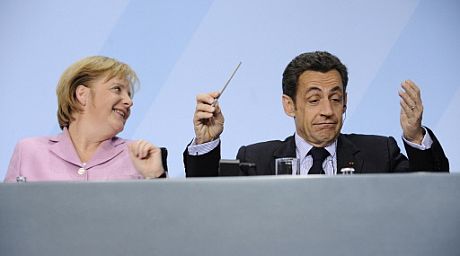 La canciller alemana, Angela Merkel, y el presidente francs, Nicolas Sarkozy, presentan las propuestas europeas. | AFP