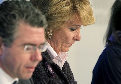Esperanza Aguirre junto al secretario general del PP-Madrid, Francisco Granados. | Efe