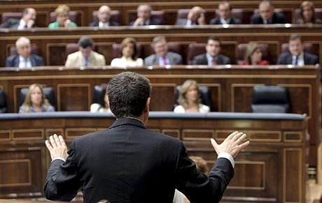 Jos Luis Rodrguez Zapatero, durante la sesin de control al Gobierno, esta maana, en el Congreso de los Diputados, en Madrid. | EFE