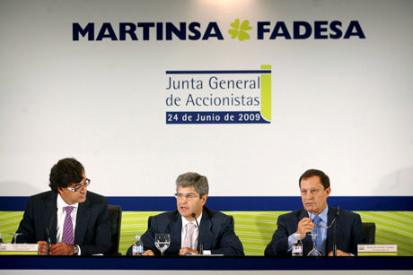 Fernando Martn (centro), presidente de Martinsa, en la ltima junta de accionistas. | Efe