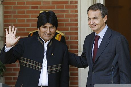 l presidente de Bolivia, Evo Morales (i), junto al presidente del Gobierno, Jos Luis Rodrguez Zapatero (d). | Efe