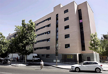 Un edificio de viviendas de protección oficial en Madrid. | EL MUNDO