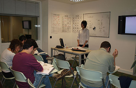 Una clase de chino en el Instituto Confucio de Madrid. | T.G