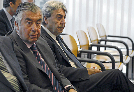 Los empresarios Alberto Alcocer (izq.) y Alberto Cortina, en la Audiencia Provincial. | Efe