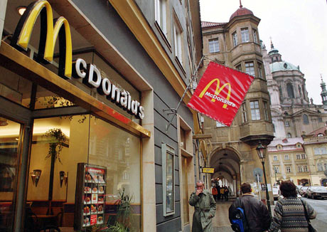 Local de McDonald's en Praga (Rep. Checa). Islandia es el borrón en un año de éxitos para la cadena | AP