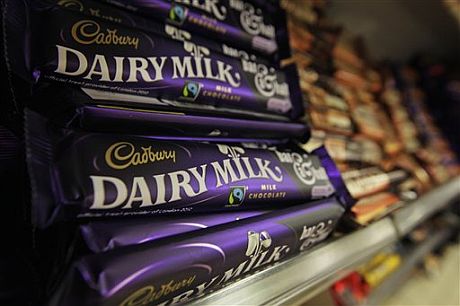 Barritas de chocolate de Cadbury en un supermercado de Londres. | AP