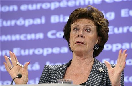 La comisaria europea de Competencia, Neelie Kroes. | AP