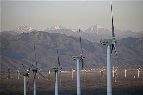 Turbinas de energa elica en Urumqi, Xinjiang. | AP