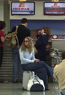 Mostradores de facturación de Iberia en el aeropuerto de Bilbao. | ELMUNDO.es