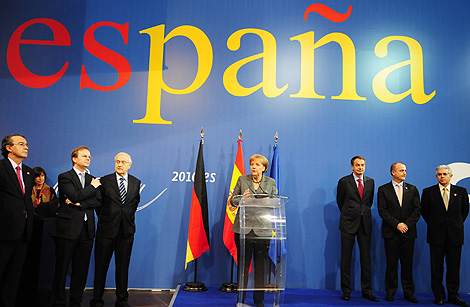 Merkel y Zapatero en el pabelln institucional de Espaa en CeBIT, en Hannover.| Afp