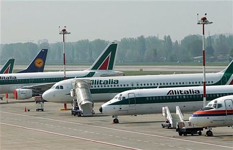 Aviones estacionados en el aeropuerto de Milán. | AP