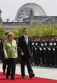 Merkel y el primer ministro britnico, David Cameron, en Berln. | AP