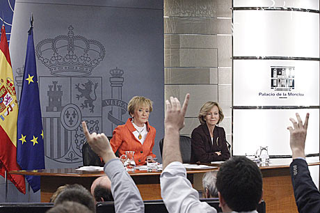 Detalle de la rueda de prensa posterior al Consejo de Ministros. | Óscar Monzón