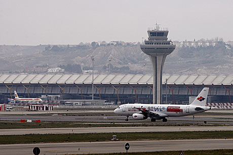 Torre de control en el madrileo aeropuerto de Barajas. | Alberto Di Lolli