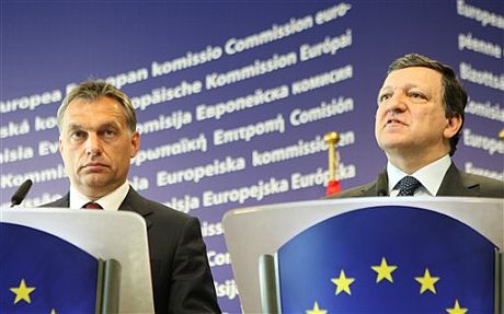 El primer ministro húngaro, Viktor Orban (i), y el presidente de la Comisión Europea, Jose Manuel Barroso. | AP