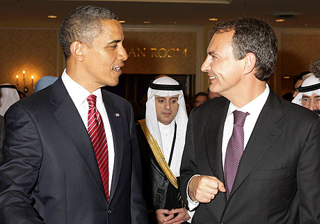 Zapatero charla con Obama a su llegada a la cumbre. | Efe