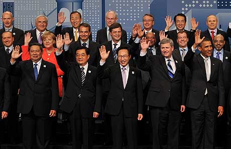 Los lderes mundiales del G20 posan en la cumbre del grupo en Toronto. | Efe