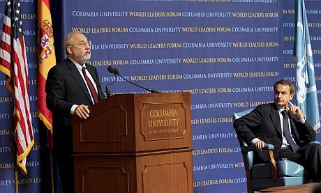 El presidente del Gobierno escucha la intervencin del Premio Nobel Joseph Stiglitz. | Efe