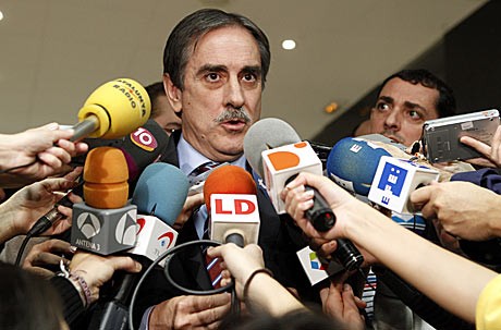 El ministro de Trabajo, Valeriano Gmez, en los pasillos del Congreso. | Antonio Heredia