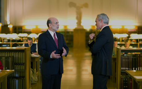 El presidente de la Fed, Ben Bernanke (i) | Reuters