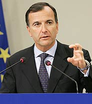 Franco Frattini en un momento de su intervencin en Bruselas (Foto: Reuters)