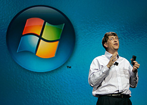 Bill Gates, junto al logo de Windows Vista, en la pasada feria CES (Foto: Reuters)