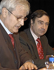 Pedro J. Ramrez, director de EL MUNDO, junto a Antonio Angulo, director del Diario del Alto Aragn. (Foto: EFE)