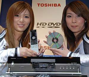 El primer reproductor HD DVD de Toshiba ha sido presentado en Japón. (Foto: AP)