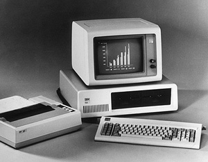 Con su caja marrón y su pantalla negra y verde, el IBM 5150 se ha convertido en un icono. (Foto: AFP)