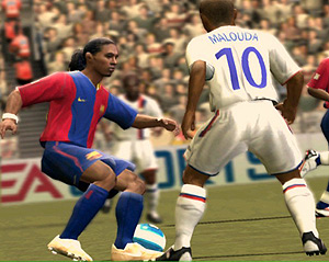 Ronaldinho tambin es un maestro del regate en el nuevo FIFA. (Foto: EA)