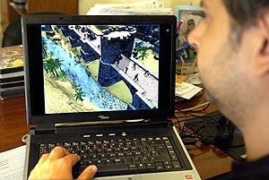 Un usuario juega una partida a 'Guerra Civil Espaola', an en produccin. (Foto: EFE)
