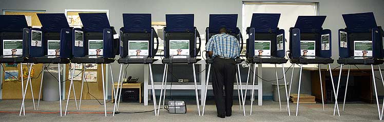 Mquinas electorales en el condado de Miami Dale. (Foto: AFP)