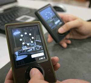 El dispositivo permite traspasar datos entres varios aparatos de su tipo. (AP)