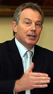 Tony Blair explica su poltica de seguridad en el nmero 10 de Downing Street. (Foto: AP)