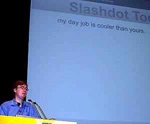 Malda en el escenario de Blogak 2.0 con su frase: 'Mi trabajo es ms chulo que el tuyo'. (Foto: P.R.)