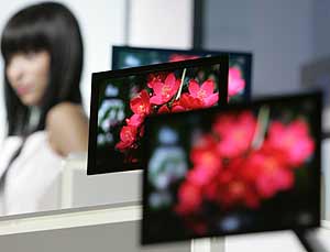 Monitores OLED de Sony expuestos en Tokio. (Foto: AP)