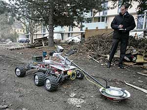 Imagen de un robot detector de minas de la Universidad Tcnica de Viena. (Foto: REUTERS)