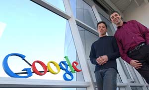 Sergey Brin y Larry Page en las oficinas de Google en California en 2004. (Foto: AP)
